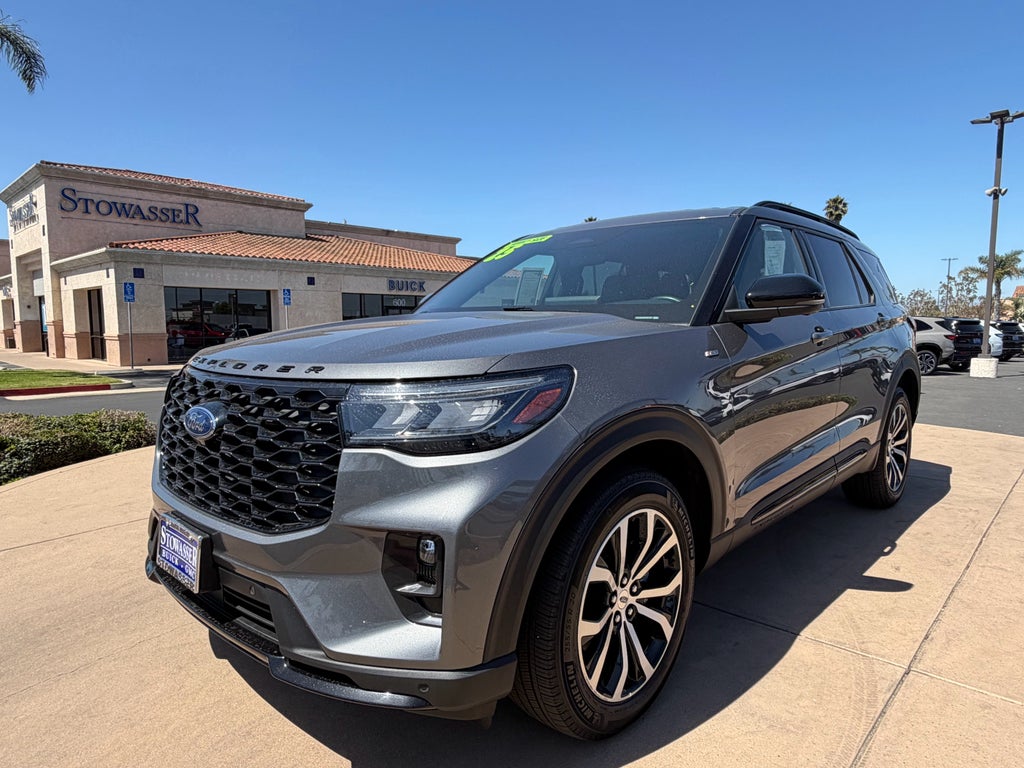2025 Ford Explorer ST-Line 4WD in Gray — front three-quarter view