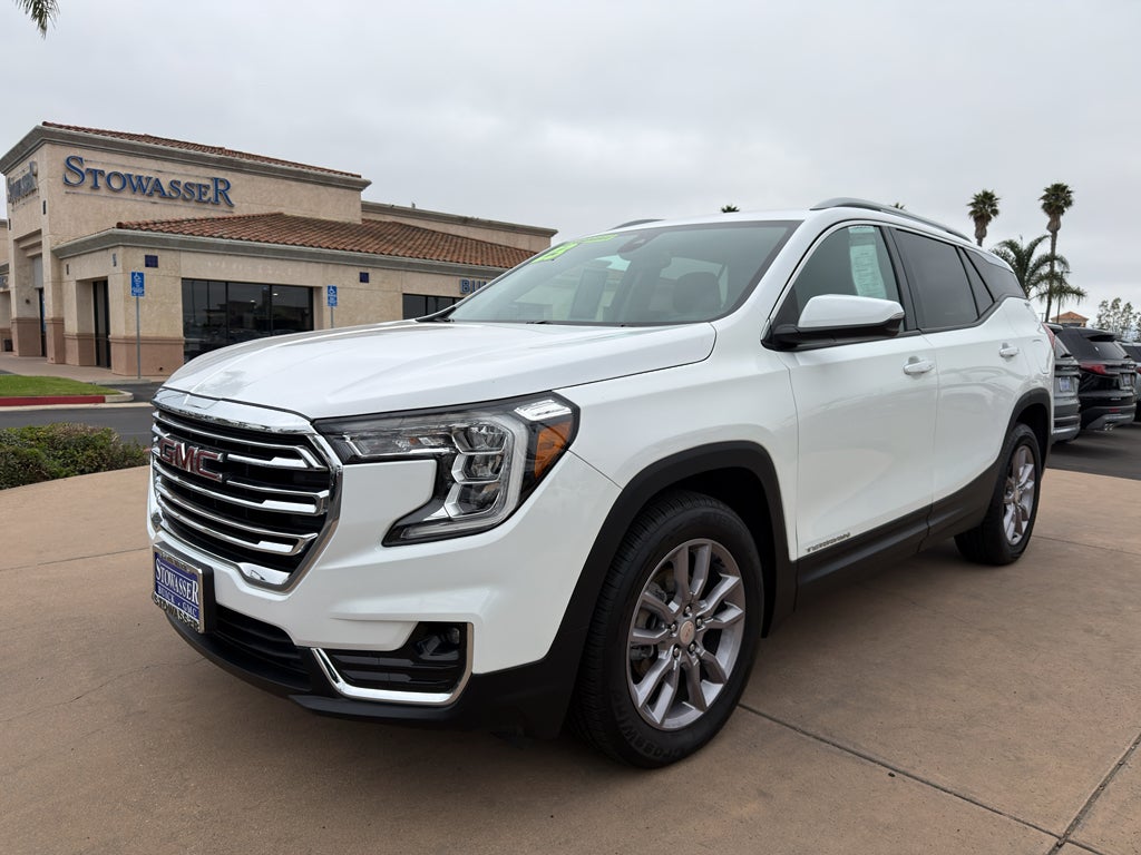 2023 GMC Terrain FWD 4dr SLT in Summit White — front three-quarter view
