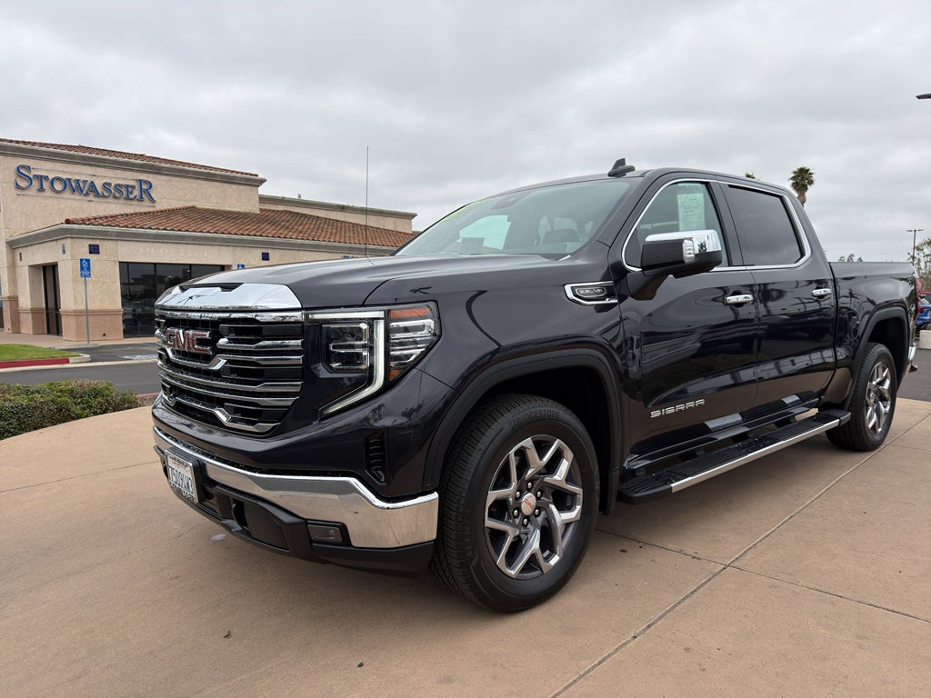 2023 GMC Sierra 1500 Crew Cab Short Box 2-Wheel Drive SLT in Titanium Rush Metallic — front three-quarter view