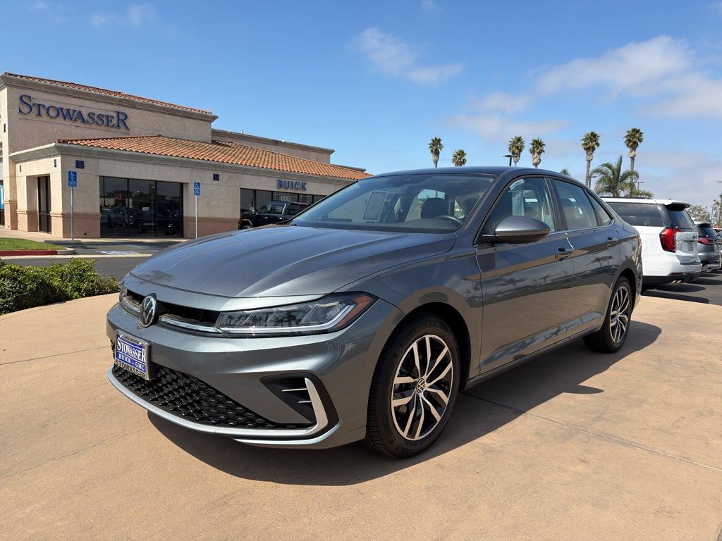 2025 Volkswagen Jetta SE Auto in Gray — front three-quarter view
