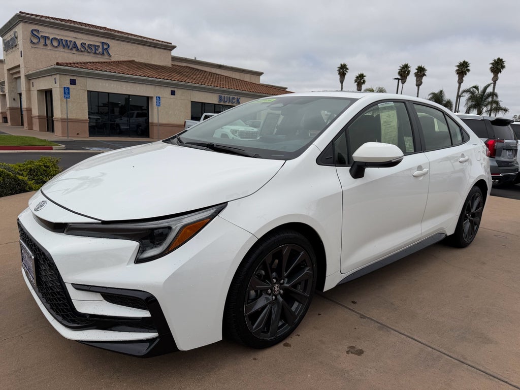2024 Toyota Corolla SE CVT (Natl) in White — front three-quarter view